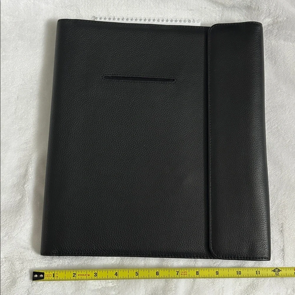 LEVENGER Black Leather Folio